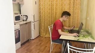 The computer broke down, and a friend came to fix it