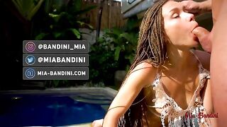 The beauty has sex with her boyfriend in the swimming pool