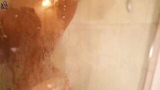 Babe has a huge orgasm with her favorite sex toy in the shower
