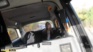 Jayla De Angelis gave the cabbie a blowjob through his gloves