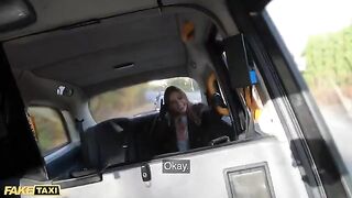 Jayla De Angelis gave the cabbie a blowjob through his gloves