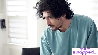 A MILF with a big ass says she loves young men’s energy
