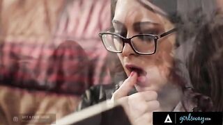 An investigator, portrayed by the stunning Riley Reid, rubs her pussy while daydreaming about sex
