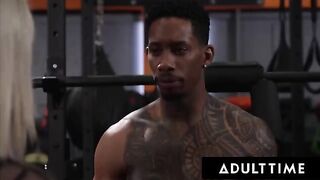 Muscle guy and ebony beauty Zaawaadi in hardcore action