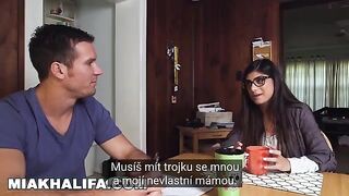 Můj přítel mi nemohl umožnit mít trojku, takže jsem měl sex s dvěma černochy