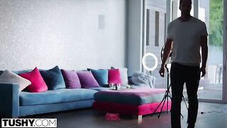 An influencer’s love for anal sex charms the cameraman in TUSHY style