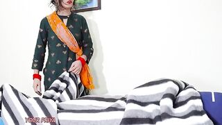 An Indian maid saw my big cock after removing the blanket and was shocked