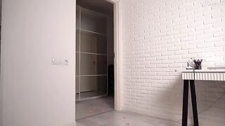 Surprise for the boyfriend on 14 February, delivered by a courier with a special touch