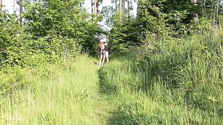 Babe was making blowjob in the forest, her boyfriend fucked her hard