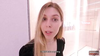 A shoplifter was caught and fucked in the toilet of a mall, what a shit!