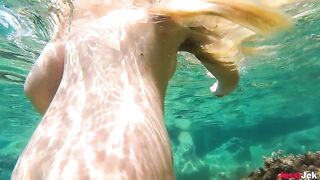Babe JessiJek fucked in her ass on the beach under the sun