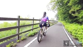 A guy had sex with his girlfriend while cycling