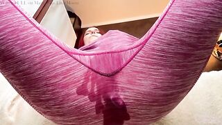 A nice woman, Lina Moore, has sex and squirts like a fountain