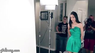 Two 18-year-old prom queens, Lexi Lore and Harmony Wonder, know how to use their fingers
