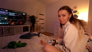 Instead of playing, the beauty got a great cock and squirt