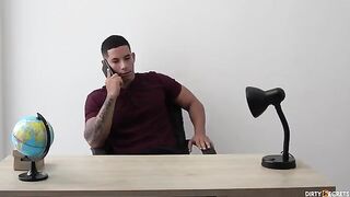 I fucked the agent who wanted to meet my impressive size