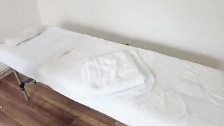 Pervert masseur took advantage of a girl’s relaxing session