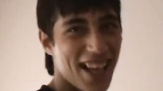 The guy began to lick his girlfriend’s pussy, imitating a professional kuni