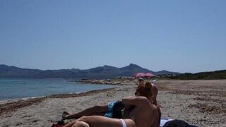 A man received a blowjob on the public beach, it was amazing