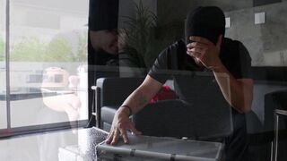 A thief was fucked by a hot cop in hardcore action