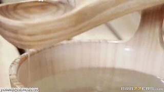 A mature woman accepted the guy’s sex offer in the sauna, and they enjoyed some intense action