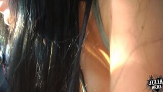 Girl makes a blowjob right in the car, beautifully filmed
