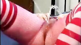 Many scenes with golden rain, a fetish-friendly and wet delight