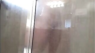 The man washed himself with a hidden camera in the shower