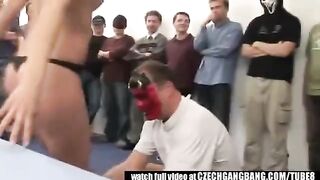 An abnormal model has a dirty mouth and does not mind experimenting