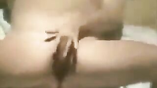 Hidden camera caught a girl masturbating on the beach