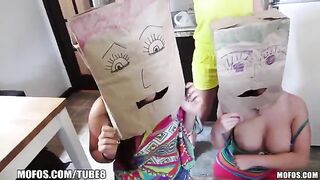 The little girls wear on their heads shopping bags for swingerosque