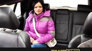 A hot girl slept with her taxi driver in his car at work