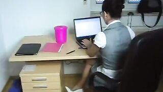 The boss threw his secretary to the table for sex