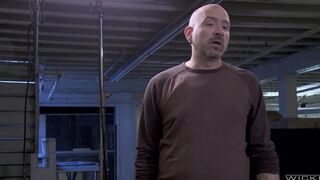 A homeless person tried to fuck a passerby in the gateway, but he ran away