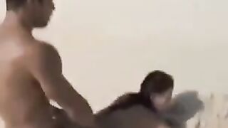 A girl has sex on the bare ass on the beach