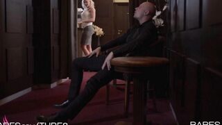 A beautiful blonde girl demonstrates her professional skills in sex