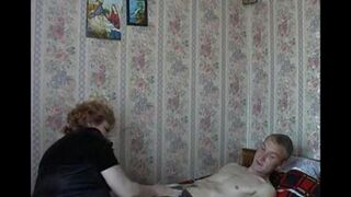 The old woman has sex with her son in secret, hidden camera