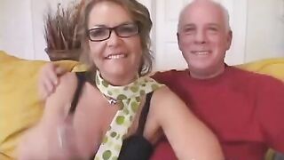 The old man turned his wife to a student in pussy