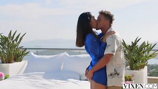 Crash a party and enjoy the outdoor blowjob action