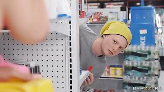 A bodega worker got a girl to do something crazy and amazing
