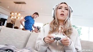 Nerdy guy fucked by his GF, who’s into gaming, in a steamy session