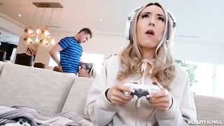Nerdy guy fucked by his GF, who’s into gaming, in a steamy session