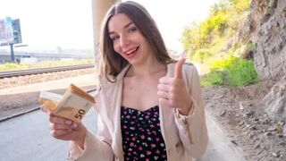 A girl agreed to fuck for money on the city streets