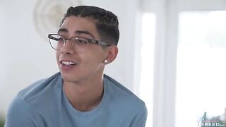 A young man got stuck on his stepmom’s natural boobs