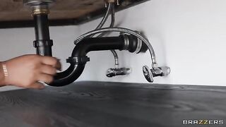 The hot plumber came to fix the pipe and had sex with a girl