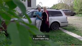 A mature blonde is having fun with an unexpected partner in the car