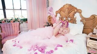 A girl with big boobs is masturbating in an oil bath