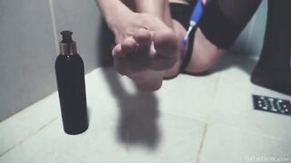 A girl washes her ass in the shower and caresses herself with a toy