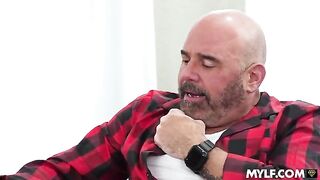 A lesson about family ties through a passionate group encounter