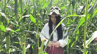 The security guard caught a thief in the cornfield